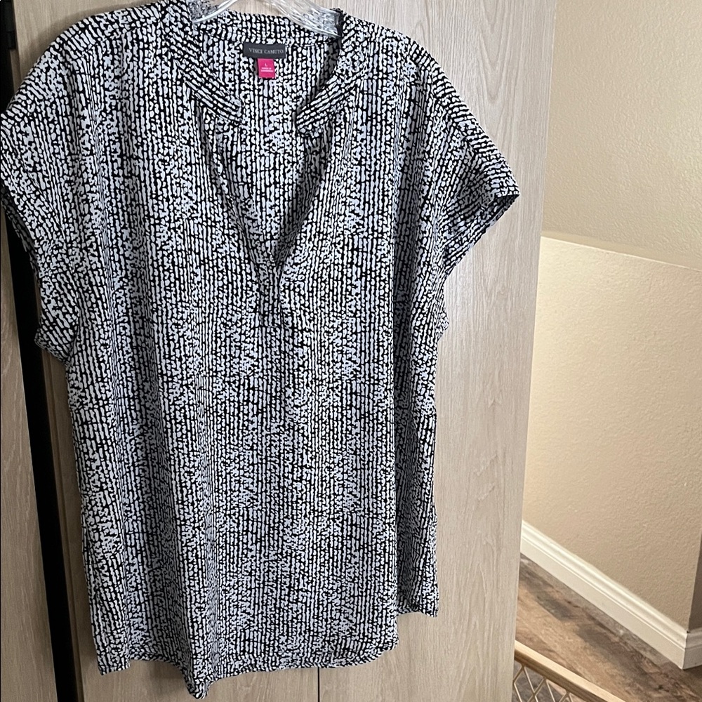 Vince Camuto Monochrome Patterned Blouse